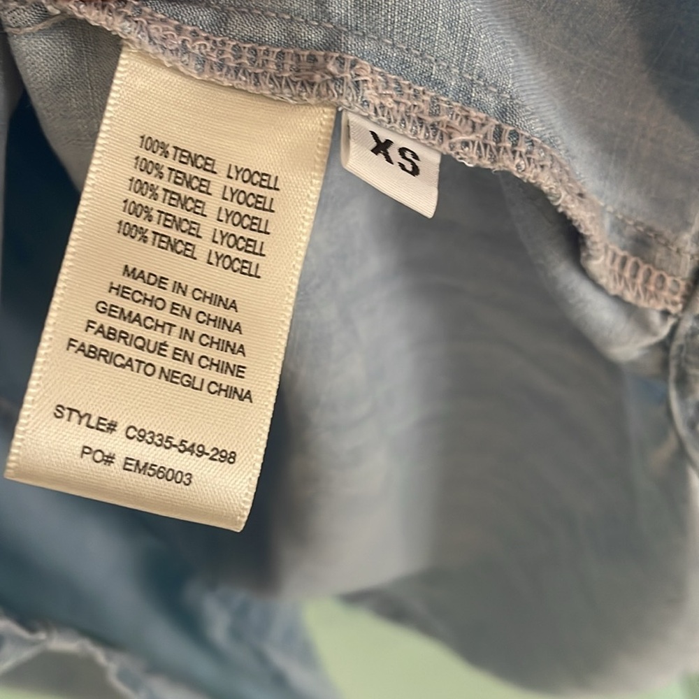 Cloth & Stone Light Blue Button Down Shirt
Anthropologie - Picture 6 of 6